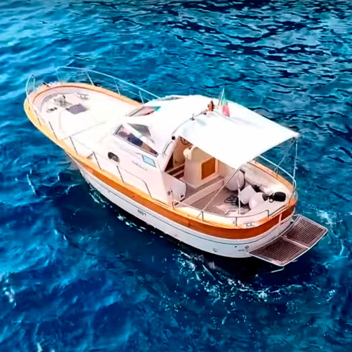 Boat rental on the Amalfi Coast: Mamma Luna sorrentino gozzo