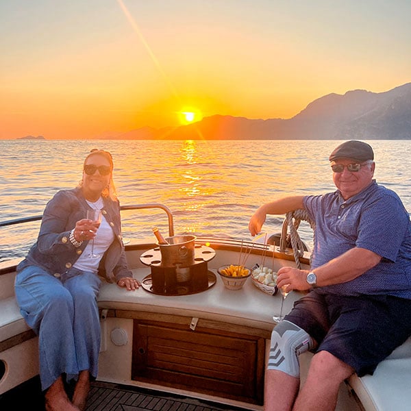 Romantic sunset mini cruise from Amalfi to Positano, including aperitifs